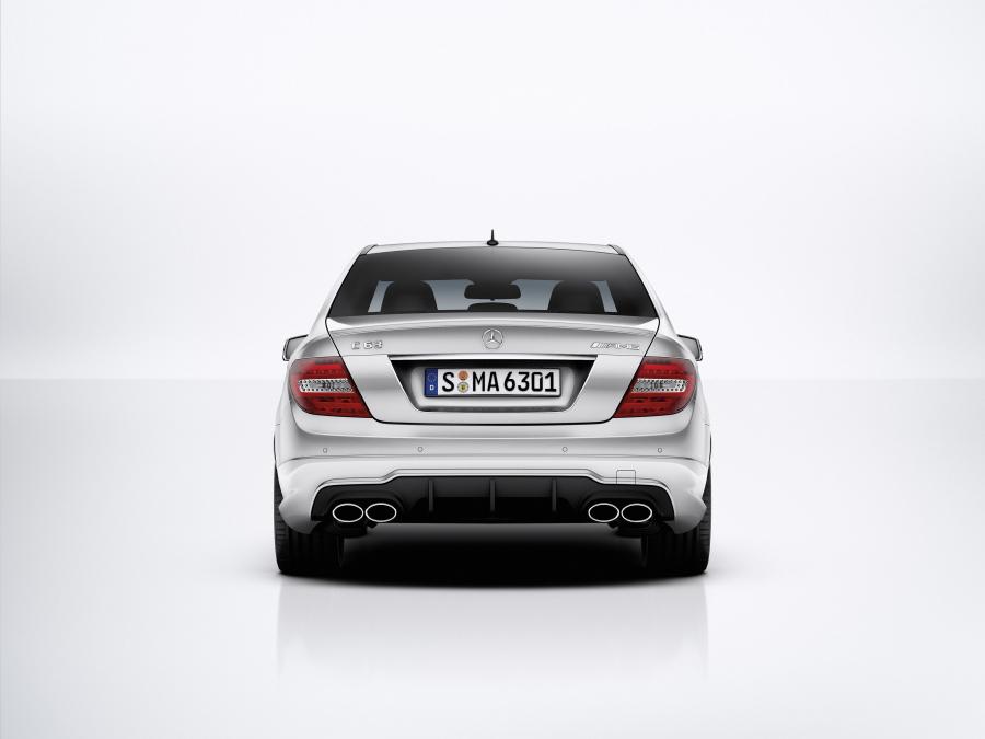  Mercedes-Benz C63 AMG 2012 года  (фото 20 из 40)